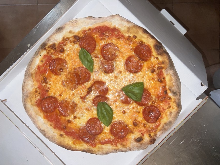 Diavola, pomodoro fior di latte e salamino piccante