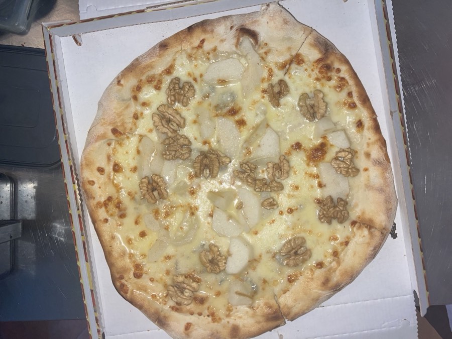 Pere, Zola e Noci